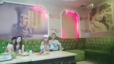 Bữa tiệc đụ tập thể với mấy em PGA vú to trong quán karaoke