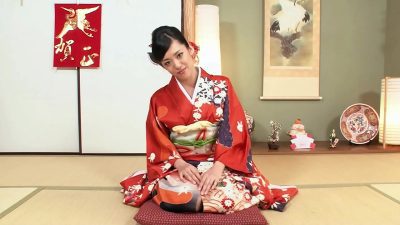 Cô nàng dâm nữ mặc kimono cùng ông xã làm tình